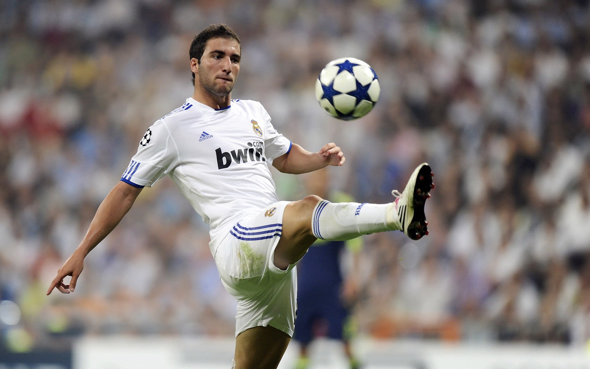 Uzi迎来二十赛季高光表现，阿森纳球迷沸腾！