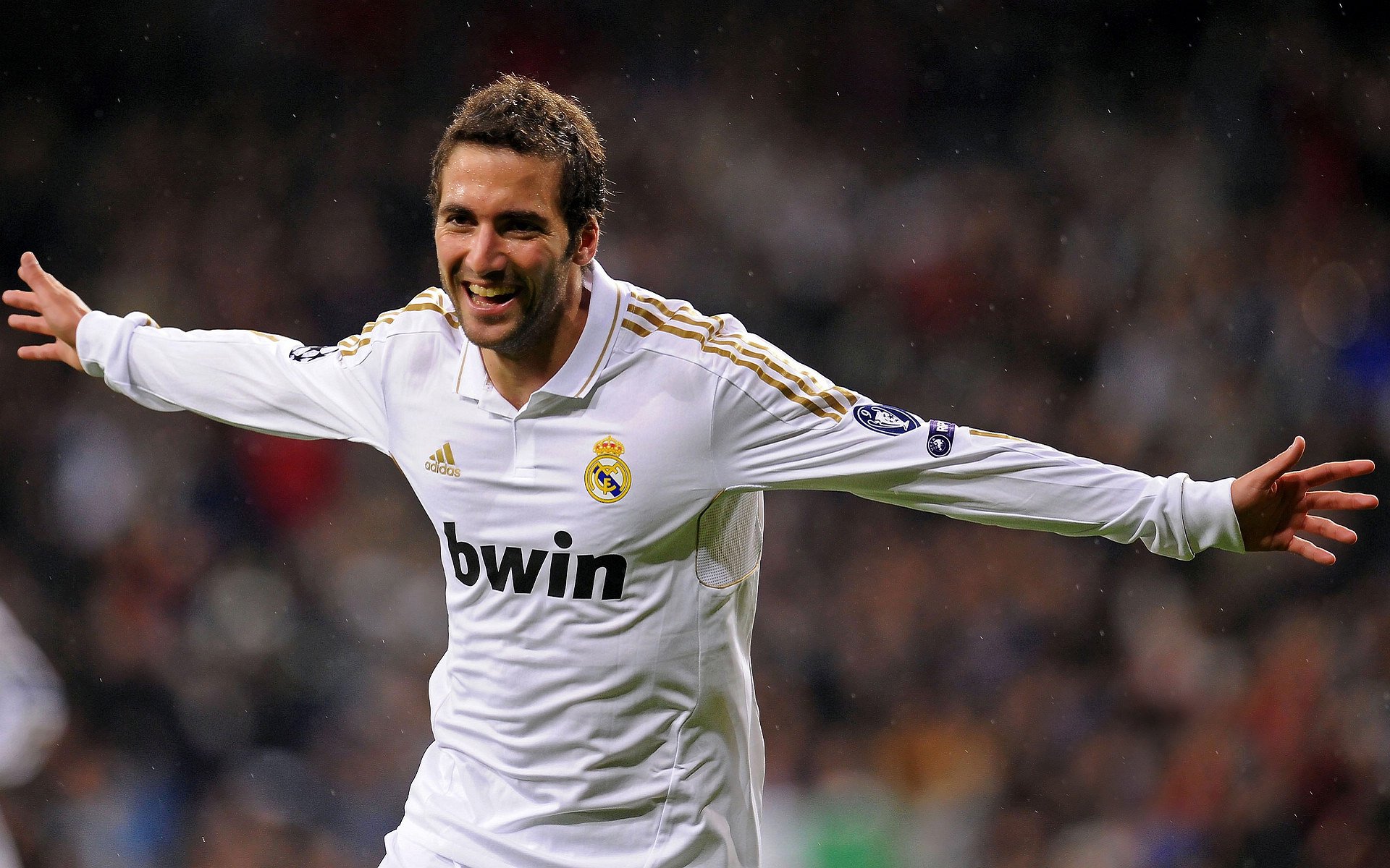 Uzi迎来十五赛季高光表现，塞尔维亚队球迷沸腾！